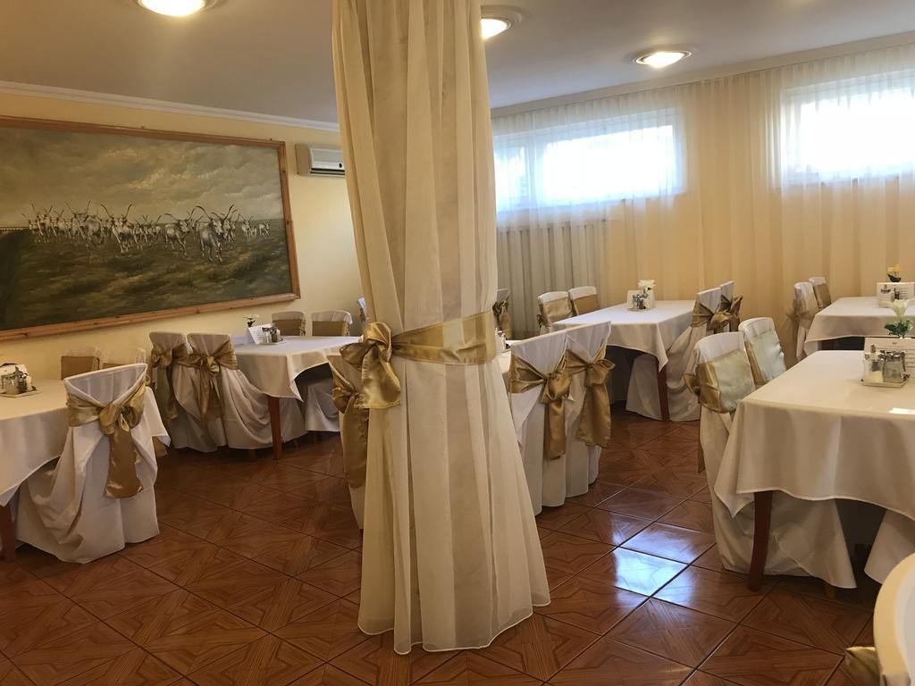 Hajdúszoboszló Hotel Korona מראה חיצוני תמונה