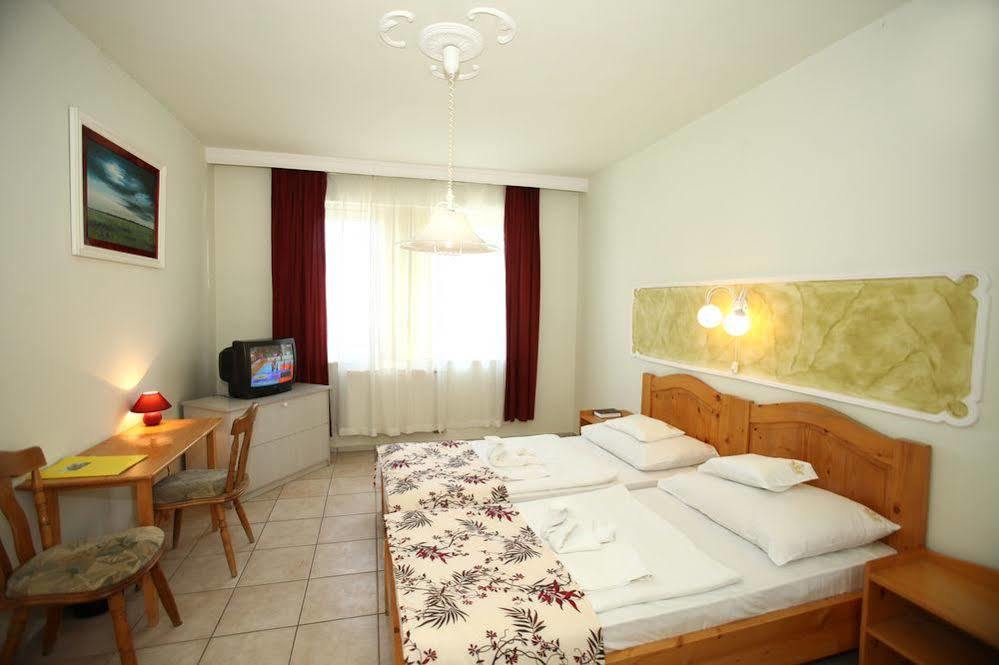Hajdúszoboszló Hotel Korona מראה חיצוני תמונה